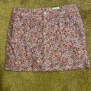 St John’s Bay White Ditsy Floral Mid-Rise Skort-Size 16W.  New With Tags!